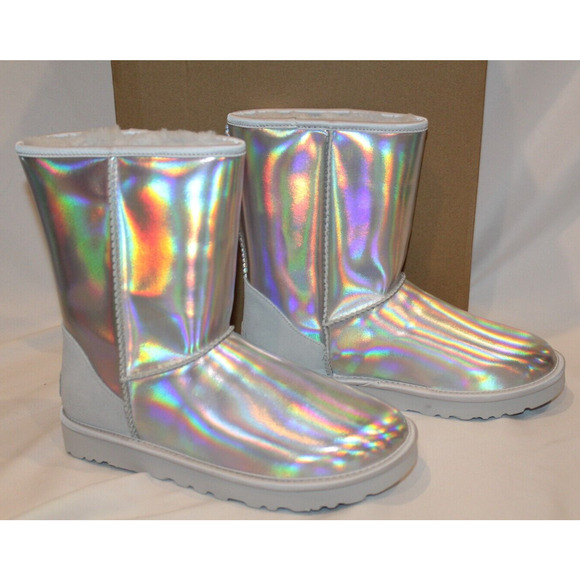 UGG CLASSIC SHORT IRIDESCENT GLACIER‎ GREY WOMEN'S BOOTS - Picture 1 of 7